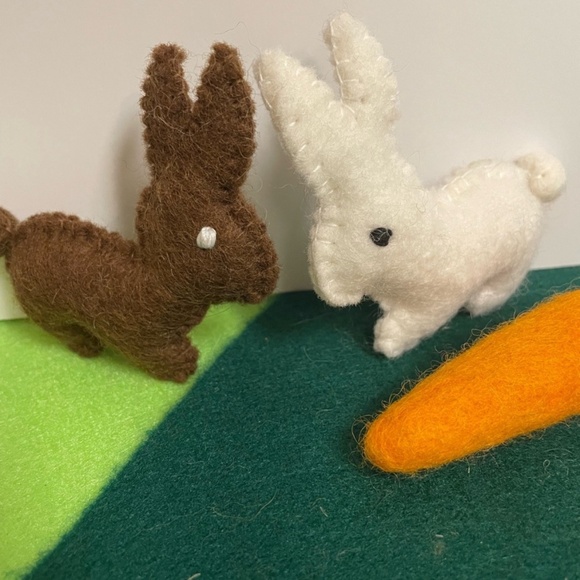 Felt Bunnies & Carrots - Picture 4 of 4